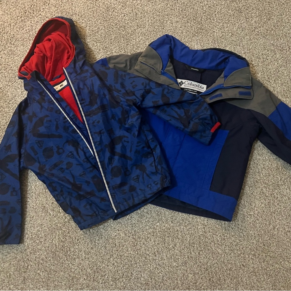 Left gao kids right Columbia both size 4! Super cheap and in VGUC